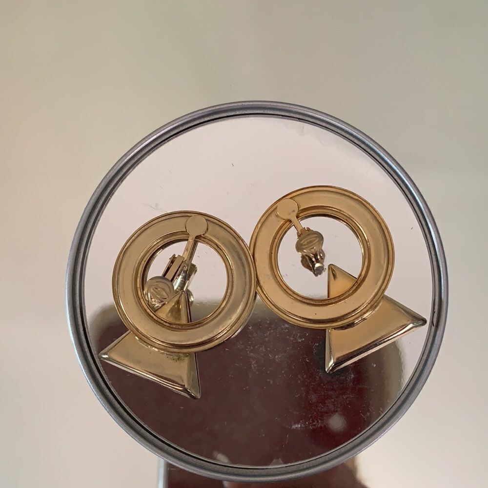 Vtg red enamel painted gold clip on earrings - Picture 4 of 6